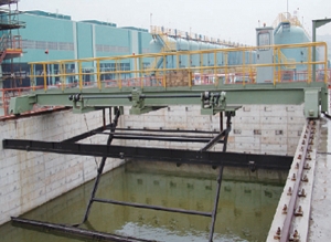 橋式刮油刮渣機在上海寶山鋼鐵公司熱軋廠應用現場
